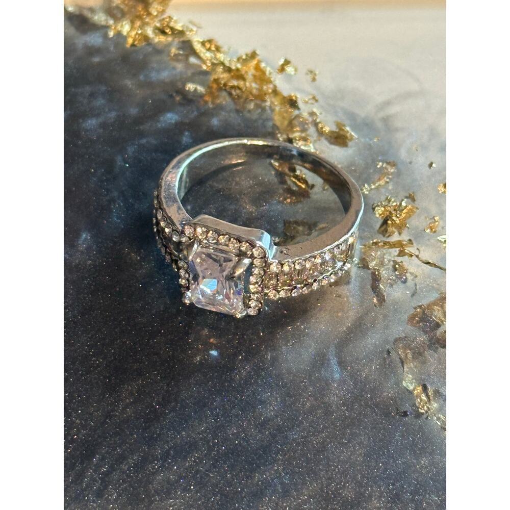 Stunning 925 Sterling Silver & CZ Engagement Ring Size 9